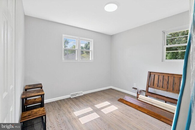 Building Photo - 501 Bloomfield Dr