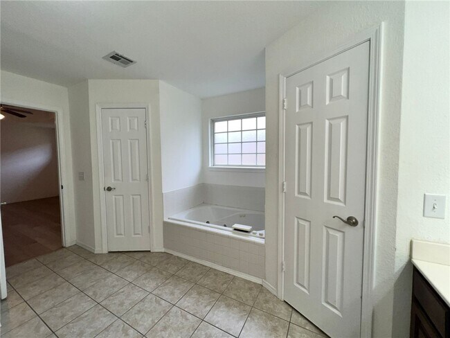 Building Photo - 2403 SW 20th St