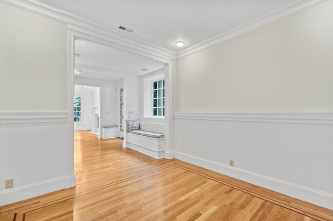 Building Photo - 1435 Newport Way