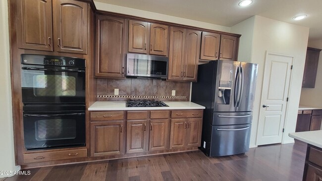 Building Photo - 333 Bainbridge Dr