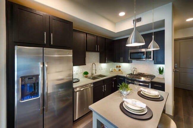 Primary Photo - 909 Town and Country Blvd