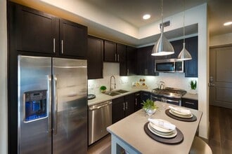 Building Photo - 909 Town and Country Blvd