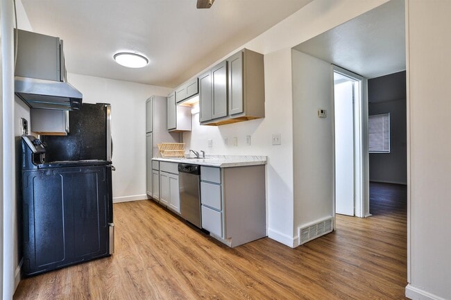 Building Photo - 1556 Meredith Dr