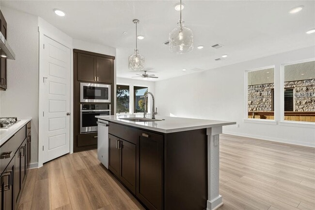 Building Photo - 2521 Dabster Dr