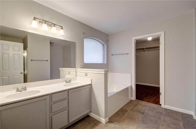 Building Photo - 7509 Spivey Dr