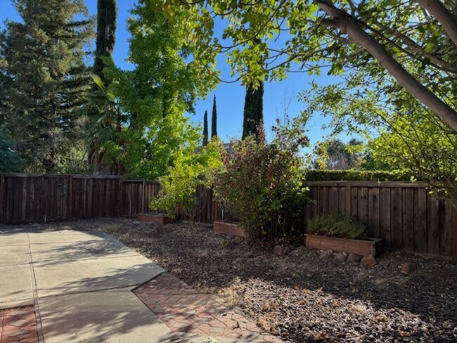 Building Photo - Single level 3 bedroom home in Northgate c...