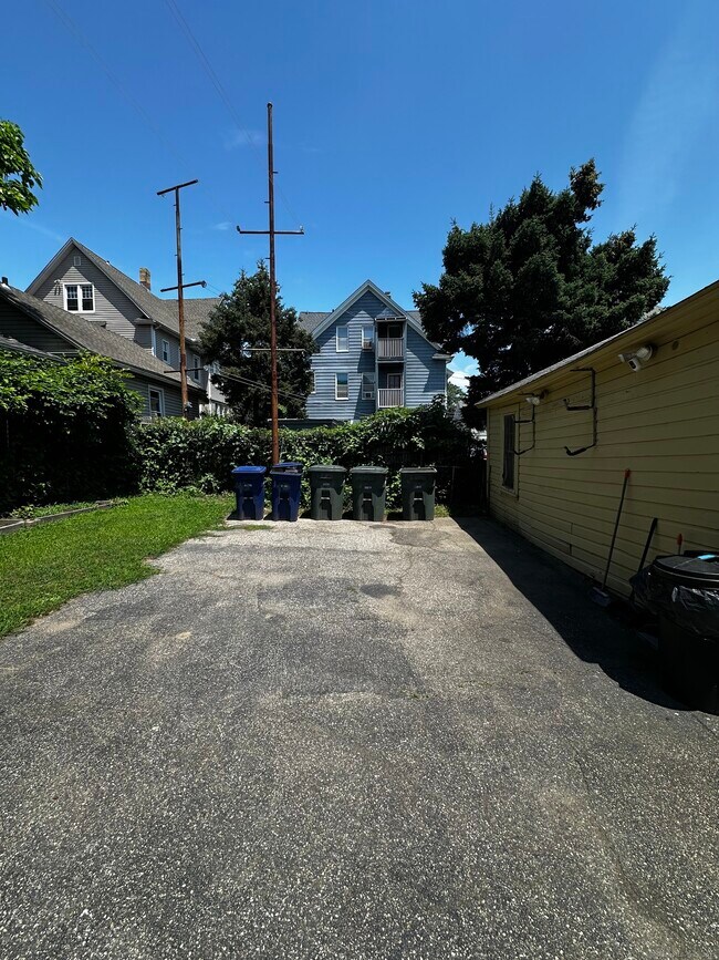 Building Photo - 40 Hansen Ave