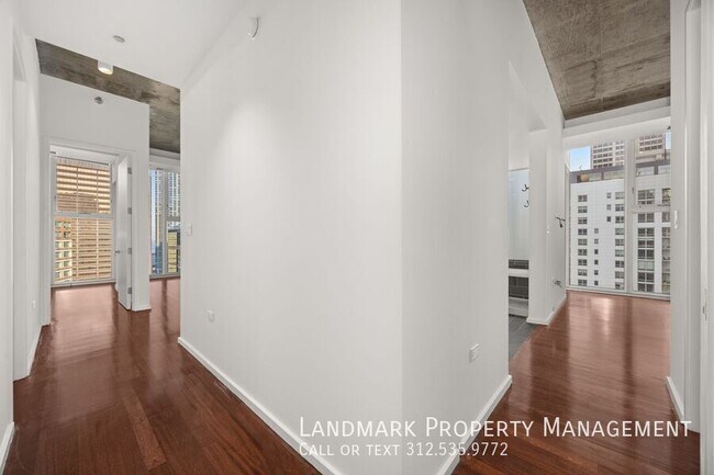 Building Photo - 550 N St Clair St