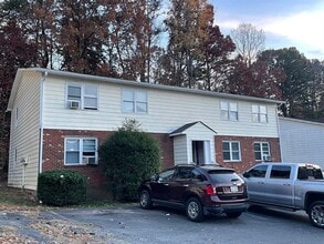 Building Photo - 1970 Lakeview Rd