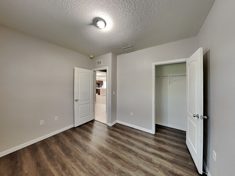 Building Photo - 3074 Brenton Manor Loop