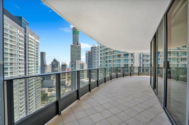 Building Photo - 1000 Brickell Plaza