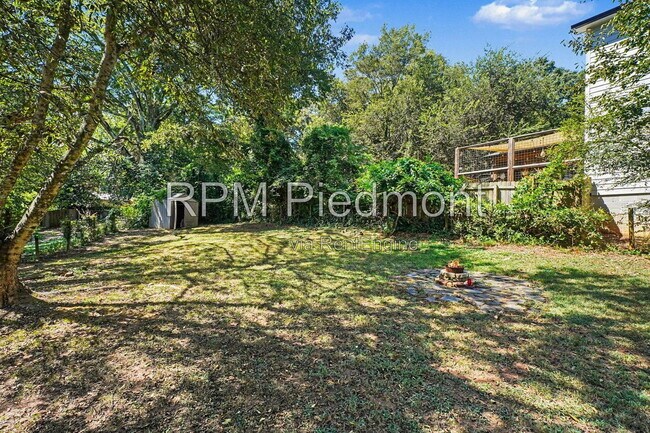 Building Photo - 1231 Stoneybrook Dr SE