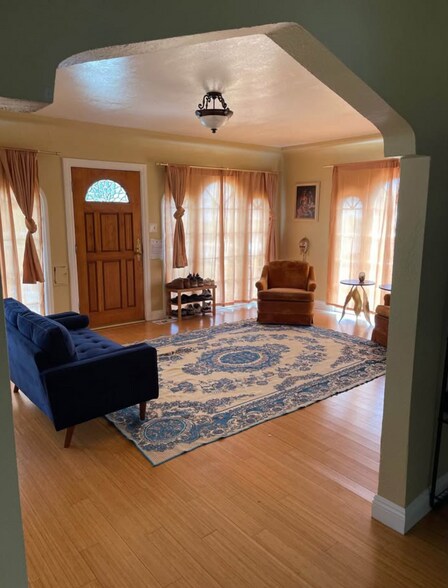 Building Photo - 1141 S Alma St