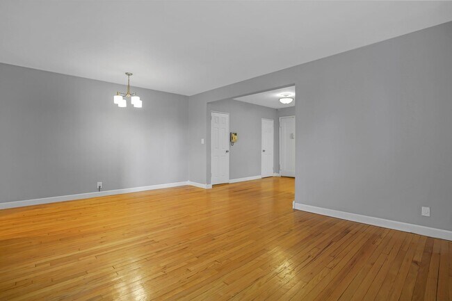 Building Photo - 8550 Boulevard E