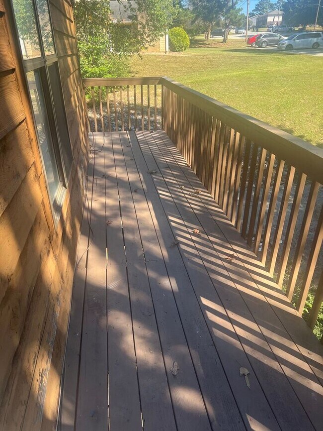 Building Photo - READY NOW! Top-Floor 2 Bedroom, 2 Bath Uni...