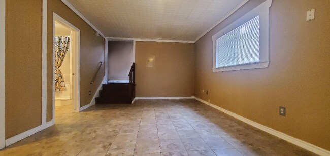 Building Photo - 100 Skyview Dr