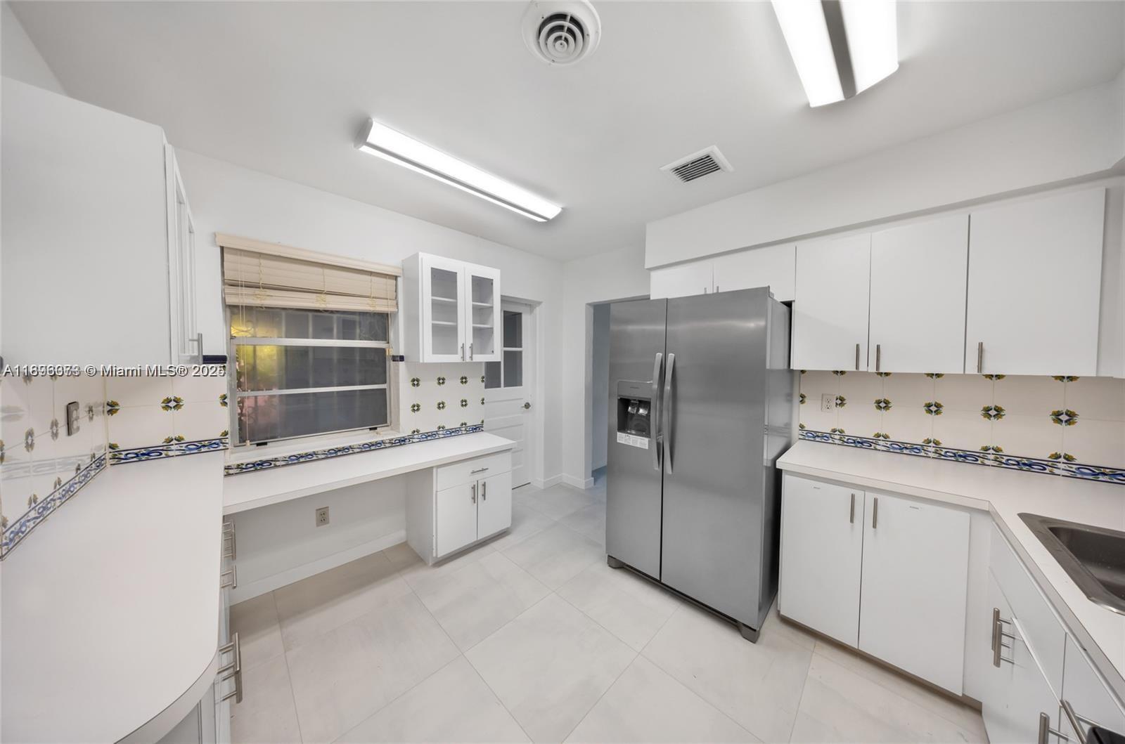 Building Photo - 3600 SW 26th St
