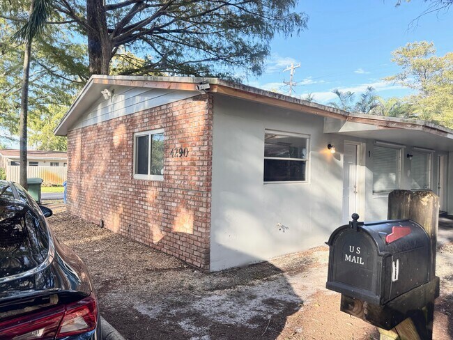 Building Photo - 4290 NW 21st Ave