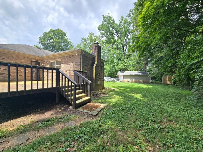 Building Photo - Brick Ranch in the heart of Jeffersontown! Featuring hardwood styled floors, 3 Bedrooms, 1.5 Bath...