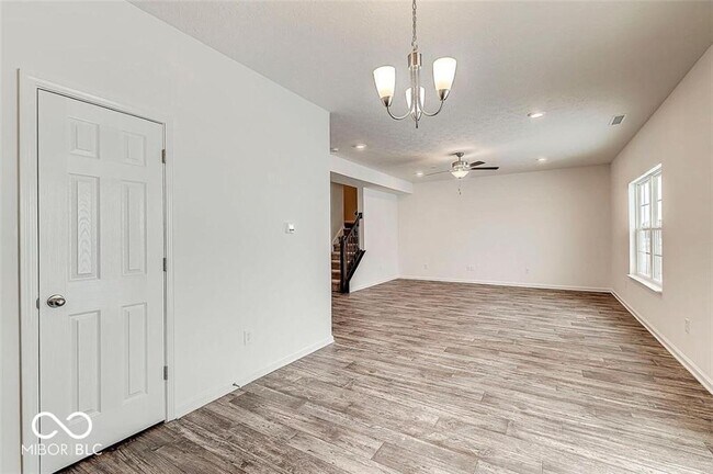Building Photo - 5296 Maywood Dr
