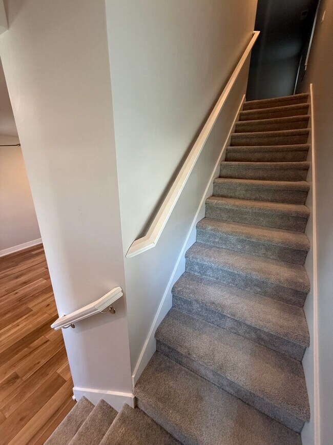 Building Photo - Petrosa!  3 Bdrm, 2.5 Bath 1450 sq ft Town...