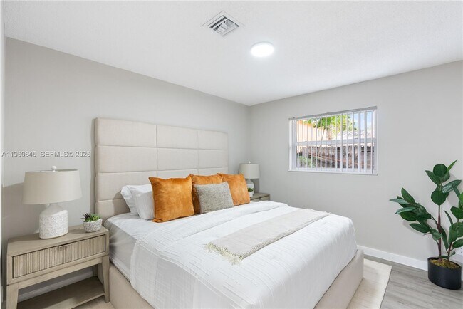 Building Photo - 322 SW 14th St