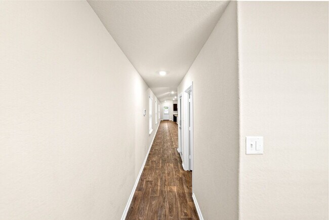 Building Photo - Charming 3-Bed 2 Bath Oasis with Amazing Amenities