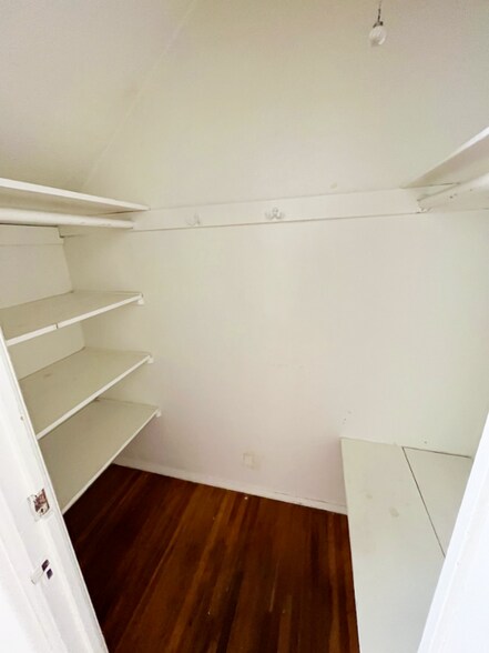 Building Photo - 227 S Gale Dr