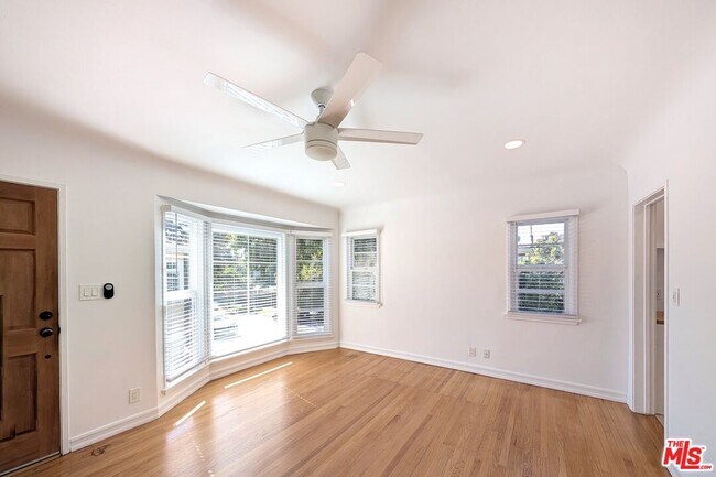 Building Photo - 601 9th St