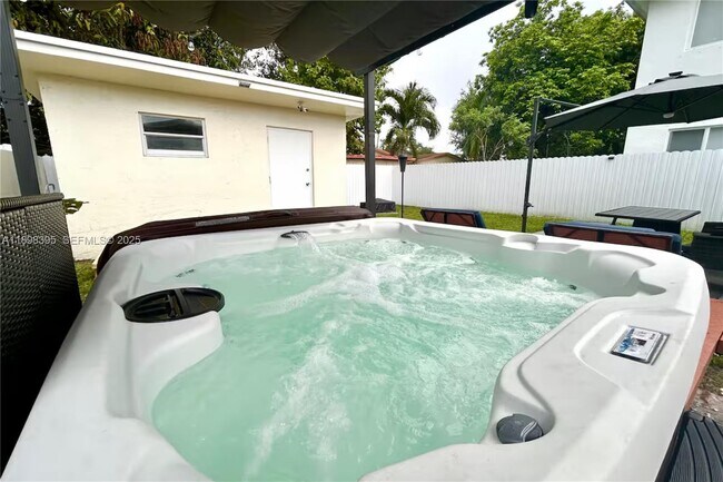 Building Photo - 3132 NW 43rd St