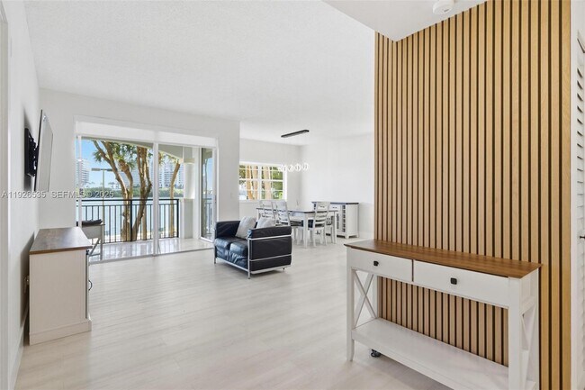 Building Photo - 3255 NE 184th St