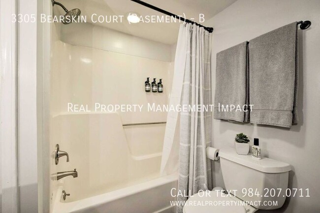 Building Photo - 3305 Bearskin Ct