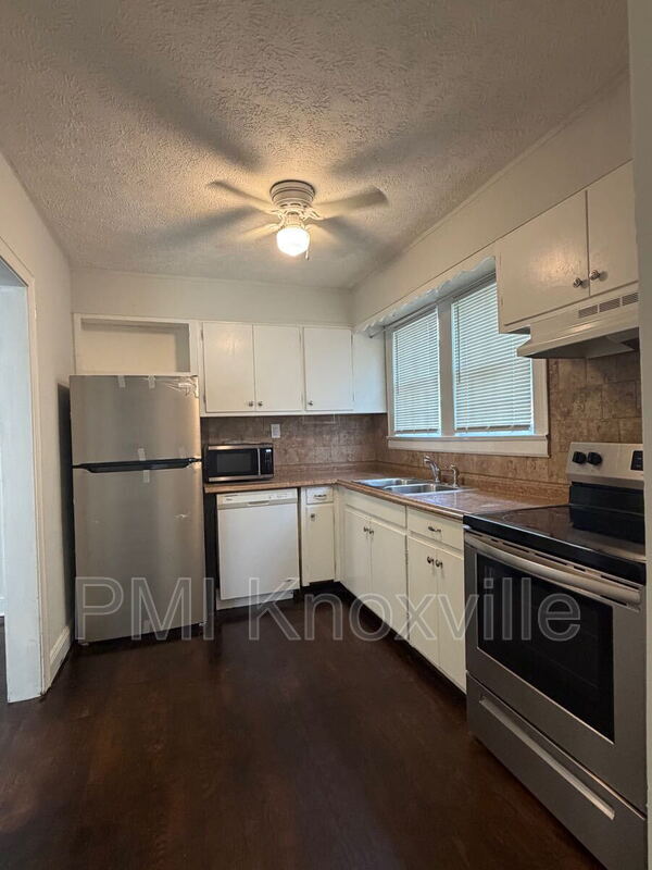 Building Photo - 4032 Walker Blvd
