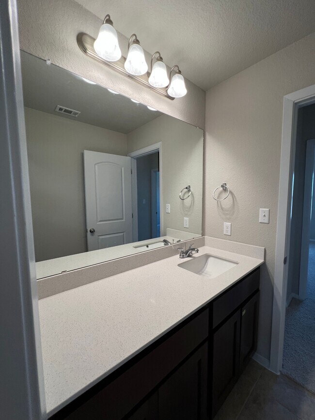Building Photo - 194 Living Reef Dr
