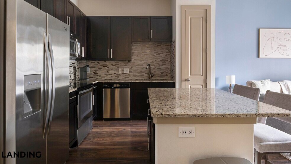 Building Photo - 2626 Fountain View Dr