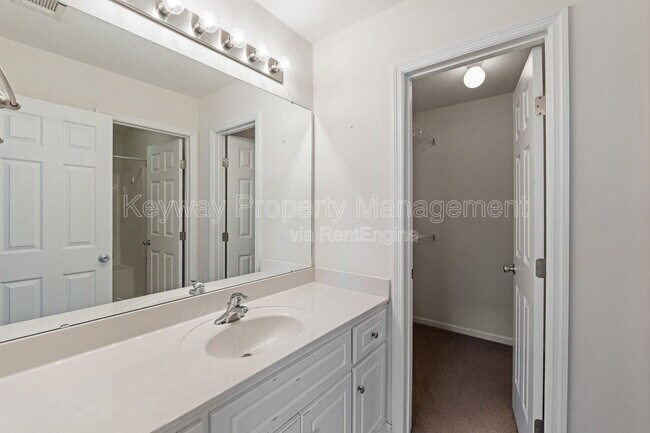 Building Photo - 208 Satomi Way