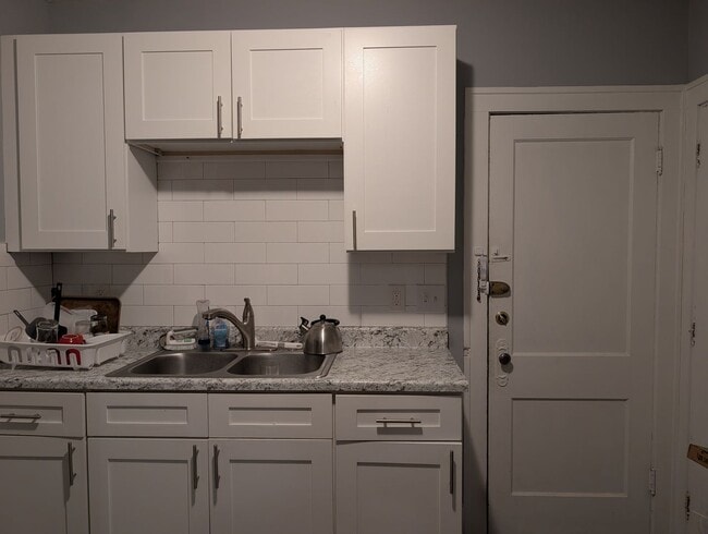 Building Photo - 2184 Wascana Ave