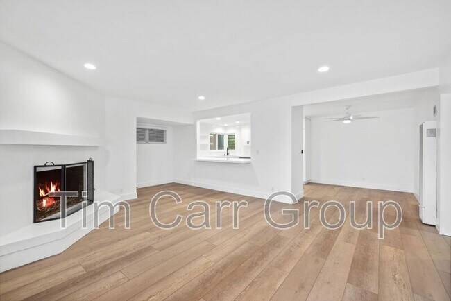 Building Photo - 526 Irvine Ave