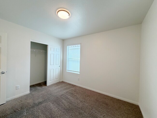 Building Photo - 6983 Cottage Vis Ave