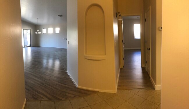 Building Photo - 10427 E Avalon Park St