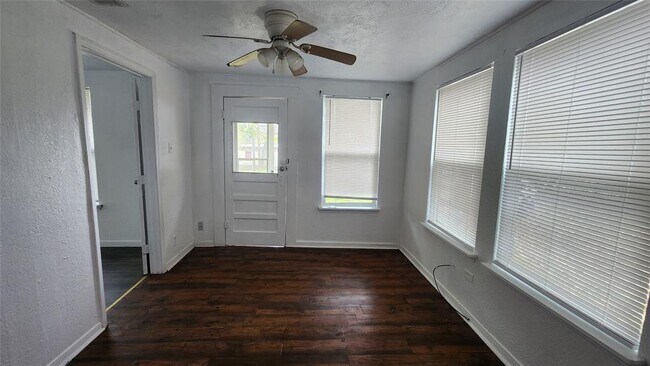 Building Photo - 502 S Owensville St