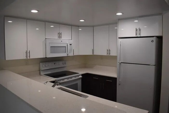 Building Photo - 19221 NE 10th Ave