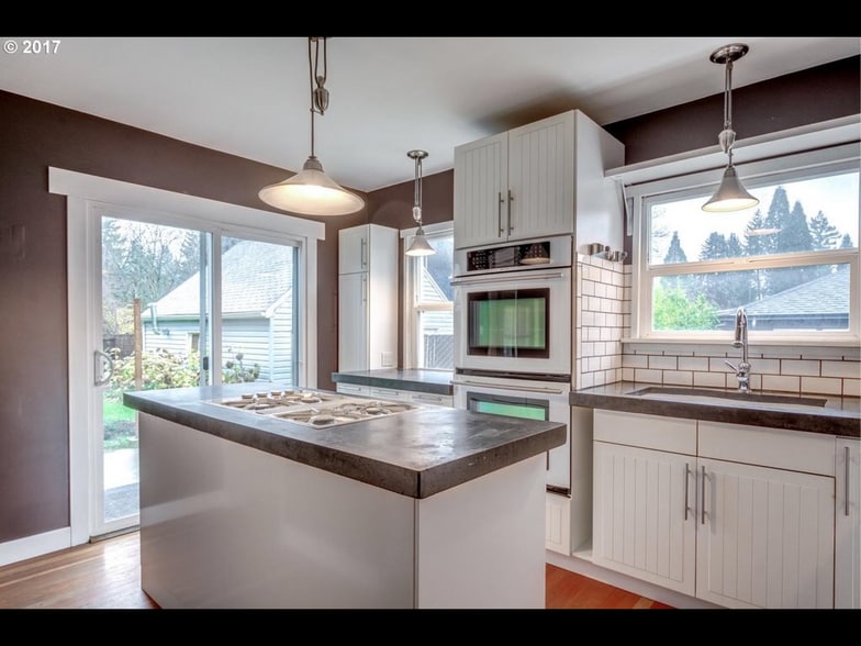 Light and Bright Kitchen with full view of Backyard. - 4709 NE 15th Ave