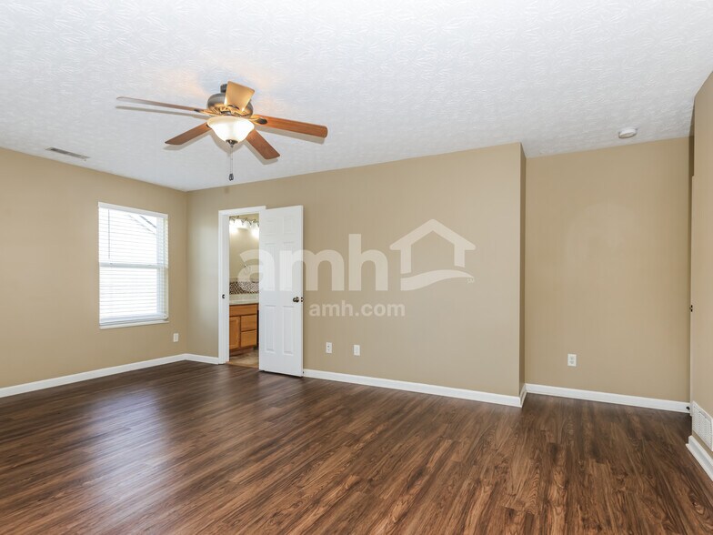 Building Photo - 5192 Summerset Dr