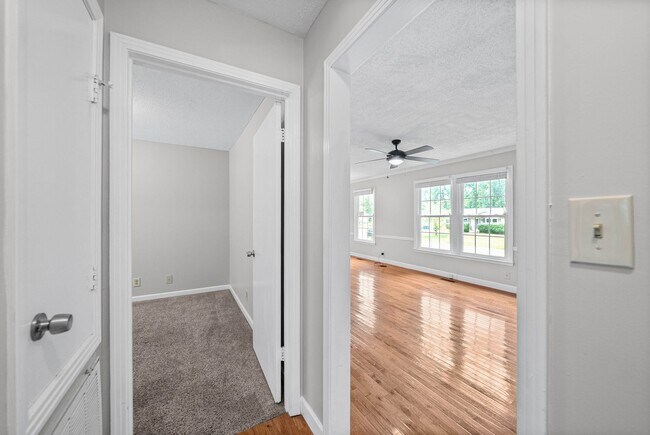 Building Photo - 541 Donna Dr