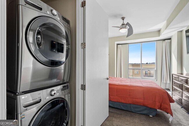 Building Photo - 711 Cosmopolitan Dr NE