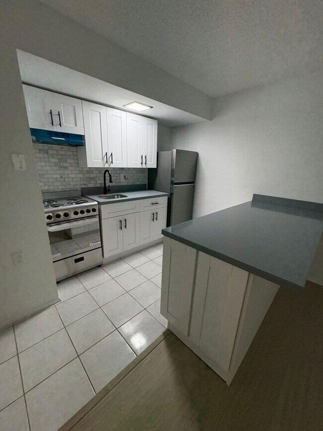 Building Photo - 1204 Bahama Bend