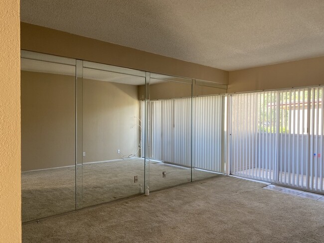 Building Photo - ALL UTILITIES INCLUDED
