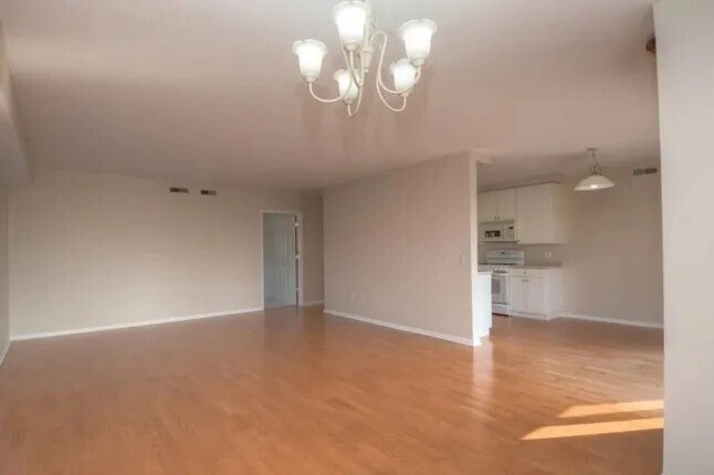 Building Photo - 1378 Perry St