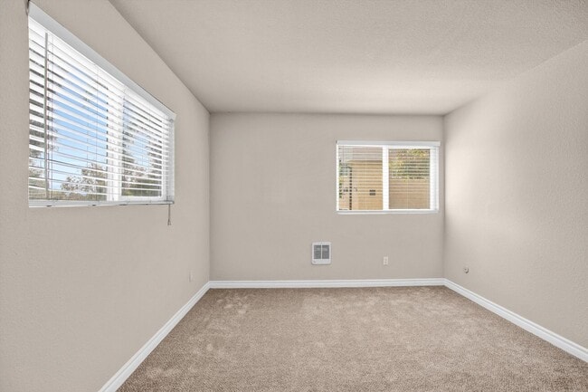 Building Photo - Cozy 2 BD, 1 BA Condo in Las Palmas Villas!